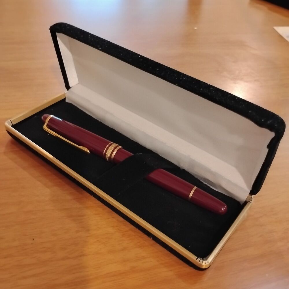 Montblanc Meisterstuck Gold Burgundy Plated Pen with Cap Rollerball Collectible - Picture 7 of 16